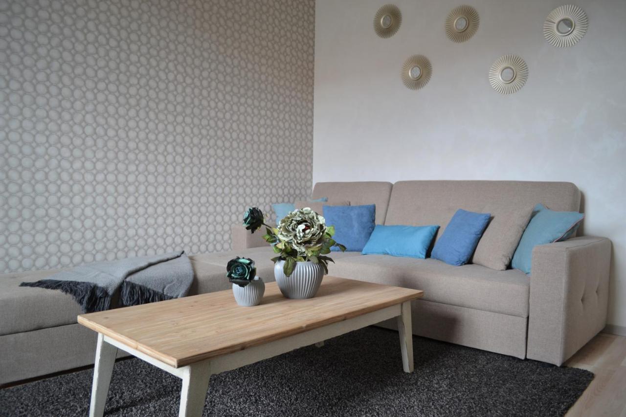 Vee 4 City Center Apartment パルヌ エクステリア 写真